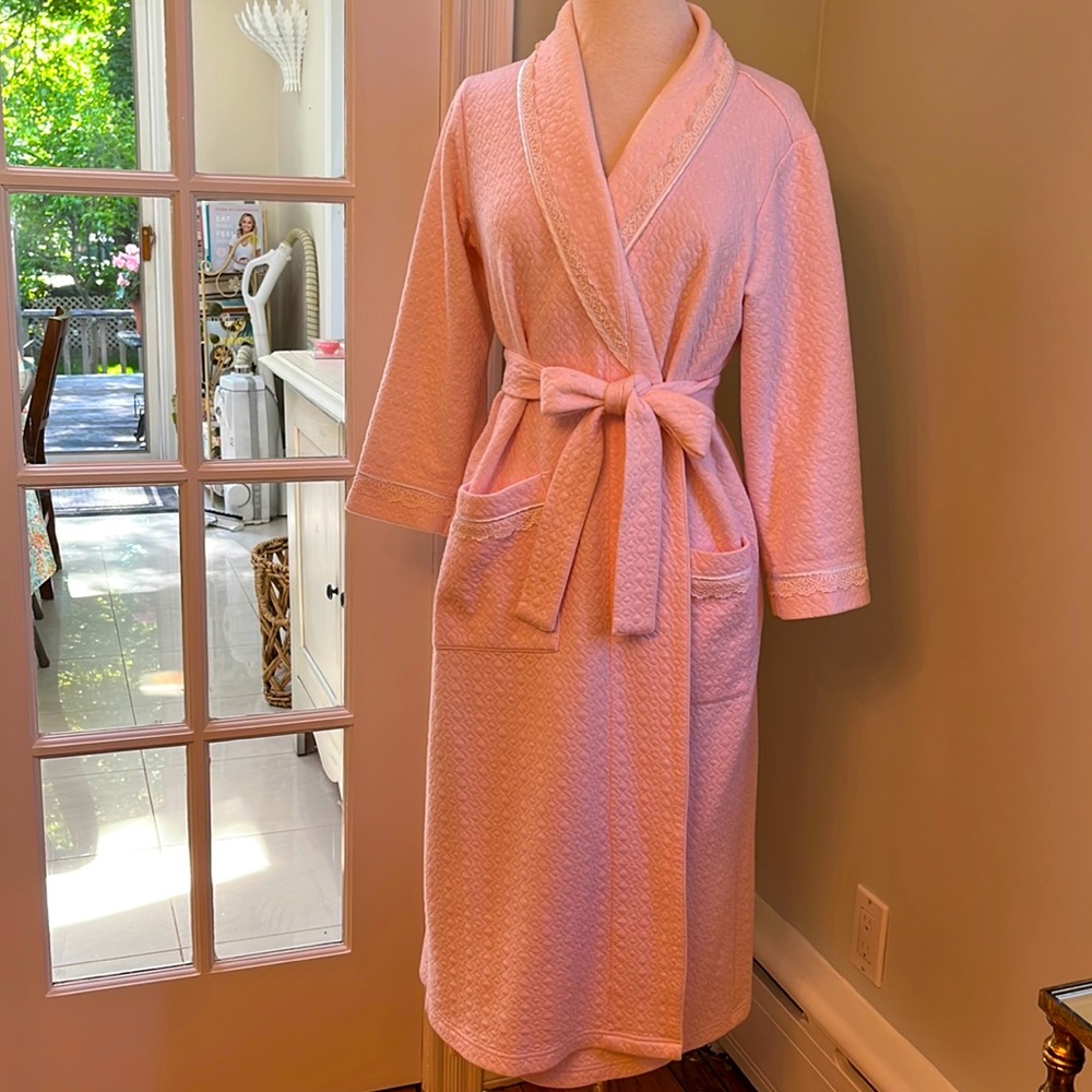 Pale pink soft knit robe w/ patch pockets & satin binding w/lace trim. Belted.